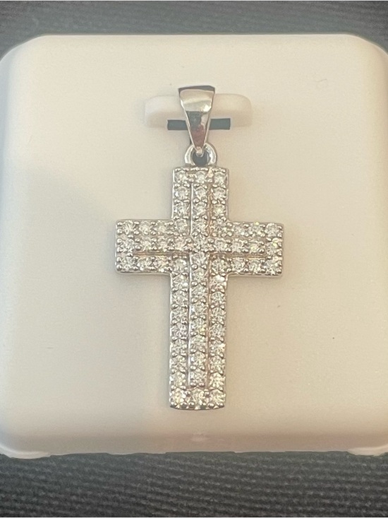 Jewelry - 925 silver 1.00ctw Moissanite cross pendant
